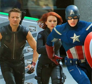 Jeremy Renner, Scarlett Johansson,and Chris Evans film "The Avengers" at Grand Central Terminal in NYC - photo: Splash